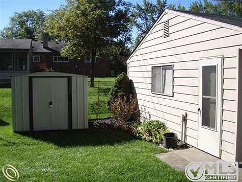 Shed in Back Yard