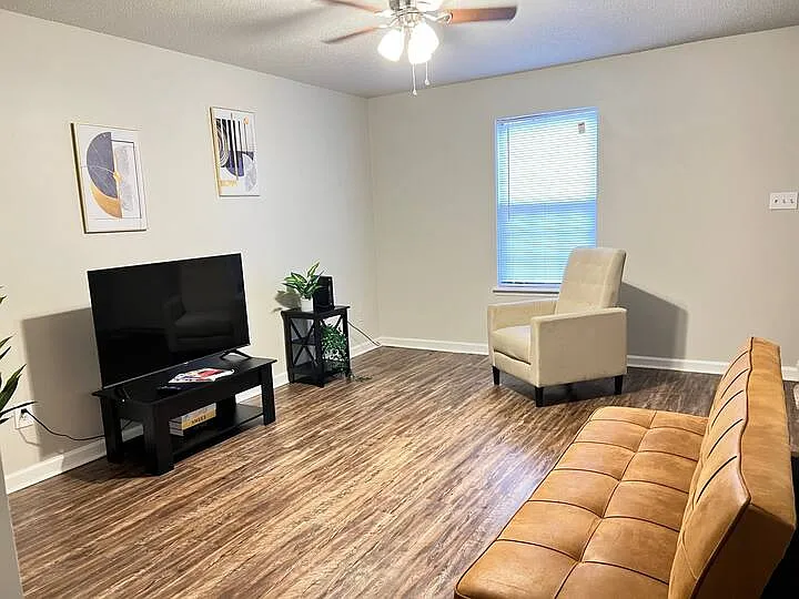 2 bed, 1.5 bath, 1100 sqft, $1,000 — Photo 3