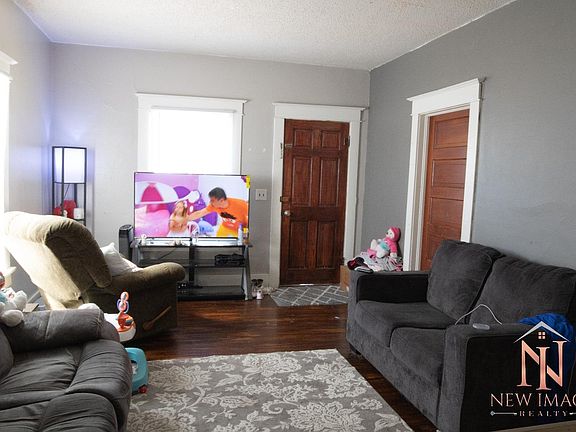 4th image of 704 N 2nd St