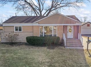 675 E Clarendon Ct, Arlington Heights, IL 60004