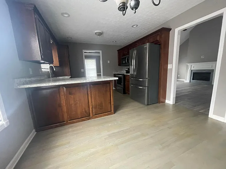 517 Herman Ave — Photo 6