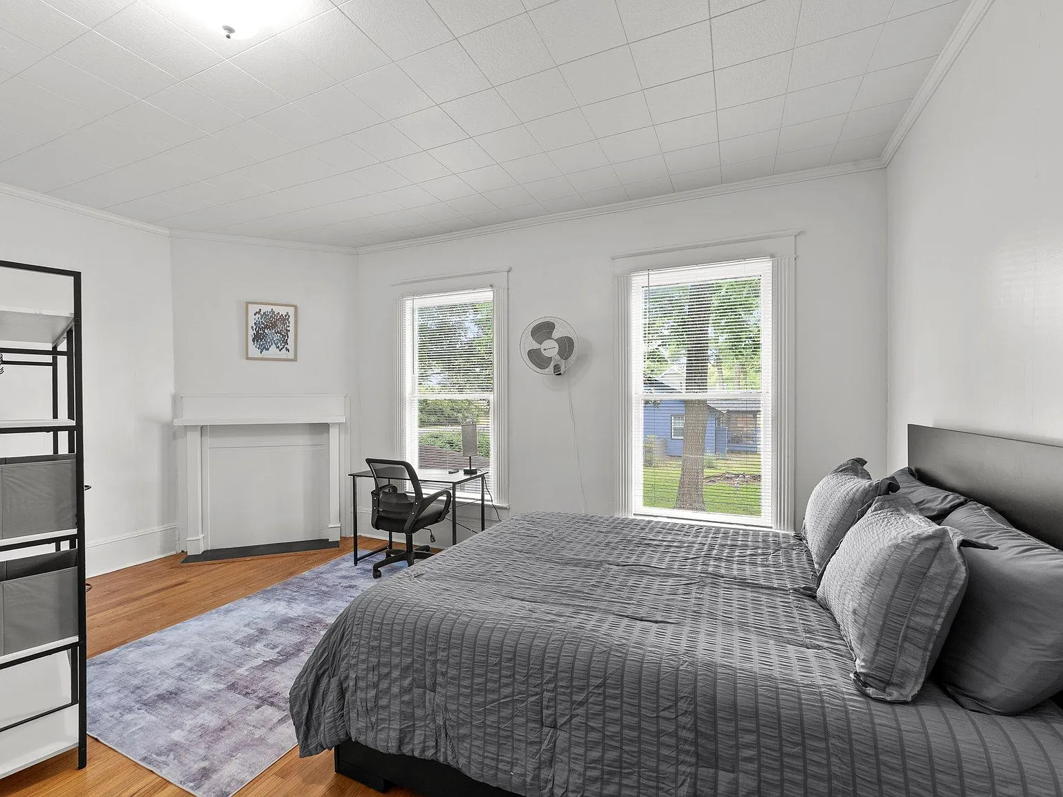 4 bed, 3.0 bath, 2305 sqft, $1,001 — Photo 2