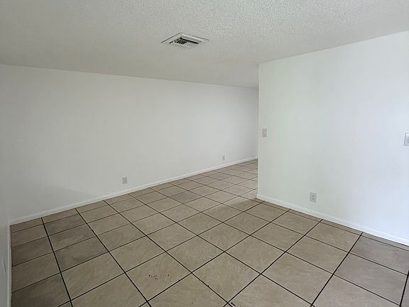 4th image of 286 Lowell Ave #1