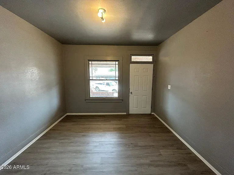 835 N F Ave — Photo 3