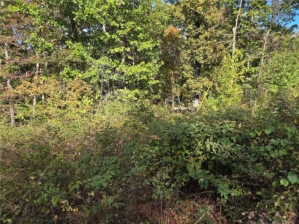 2nd image of 40 Glyndebourne Dr