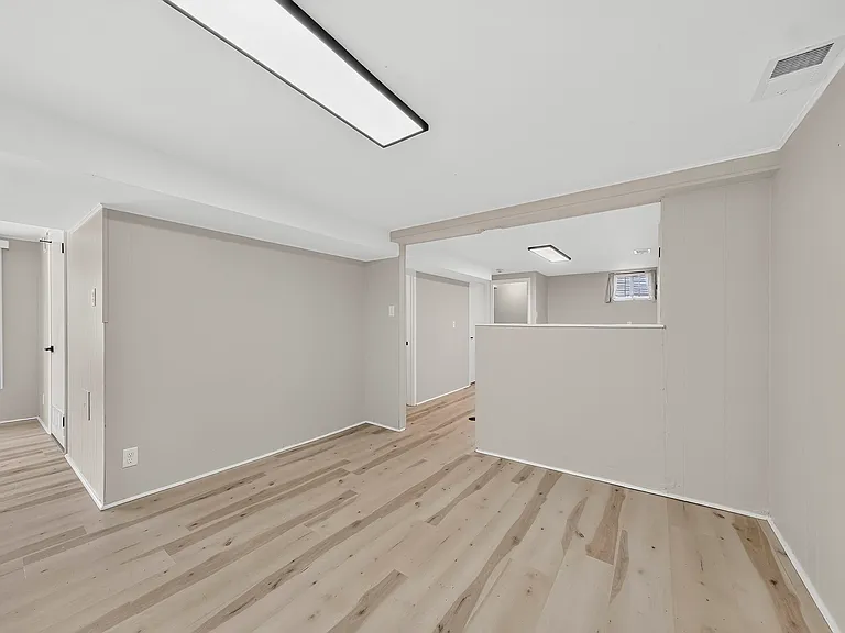437 Warfield Ave — Photo 31