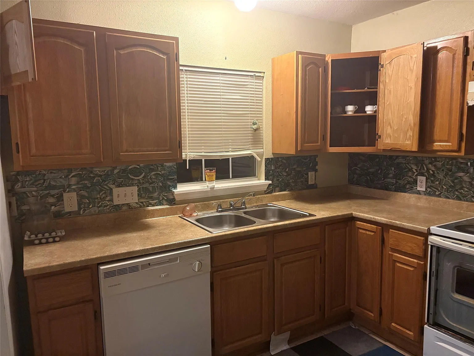 3 bed, 2.0 bath, 1032 sqft, $1,425 — Photo 4