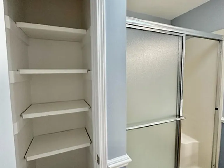 519 E Timberlake Dr — Photo 17
