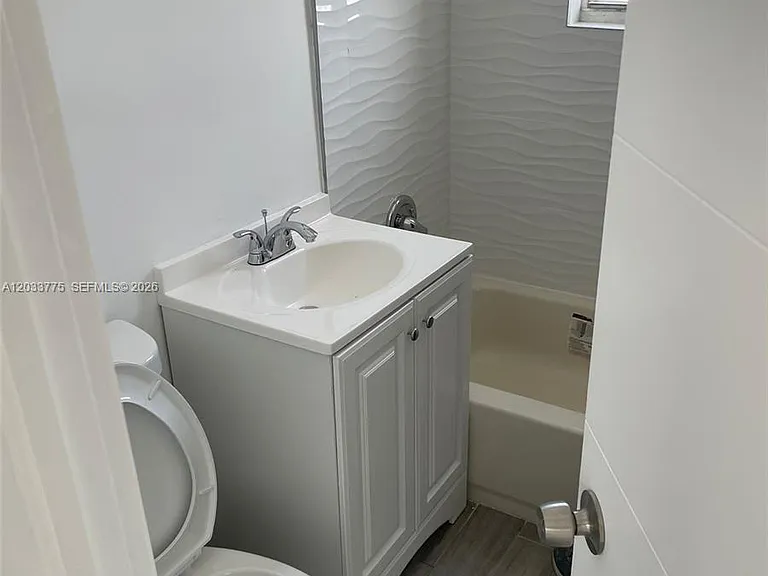 1261 NW 59th St #14 — Photo 6