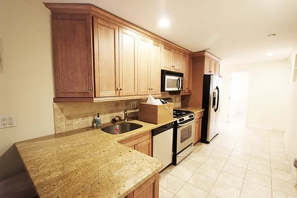 Rented by Urban Real Estate Property Group Inc | media 41