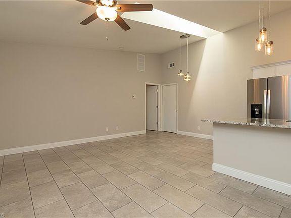 3rd image of 1413 SW 51st Ln APT 32