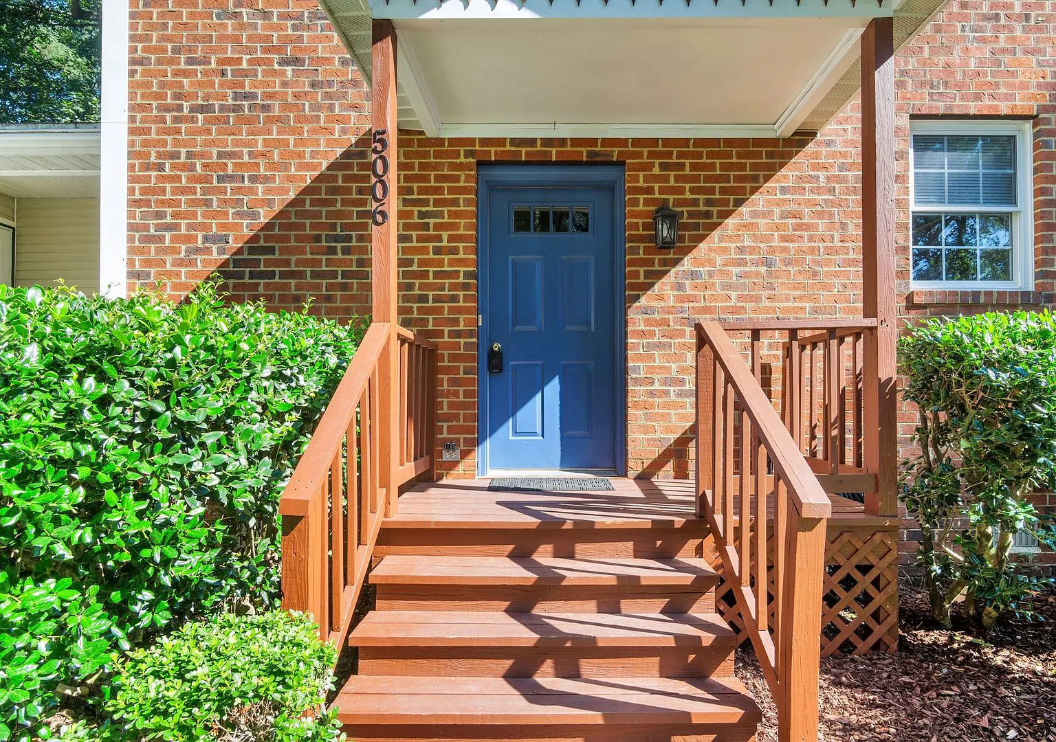 Freshly Updated 3 Bedroom Townhome in Williamsburg! — Photo 4