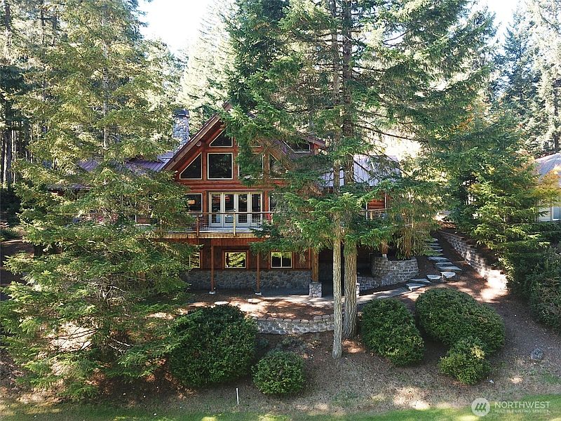 3rd image of 390 E Laurel Park