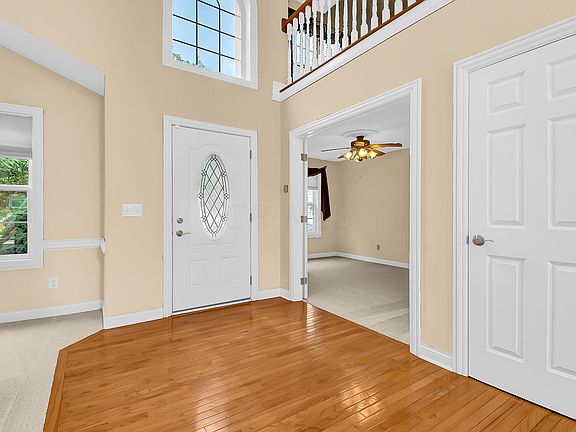 5th image of 3274 Walkerview Dr