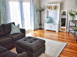 16 Old Fort Rd, Newport, RI 02840