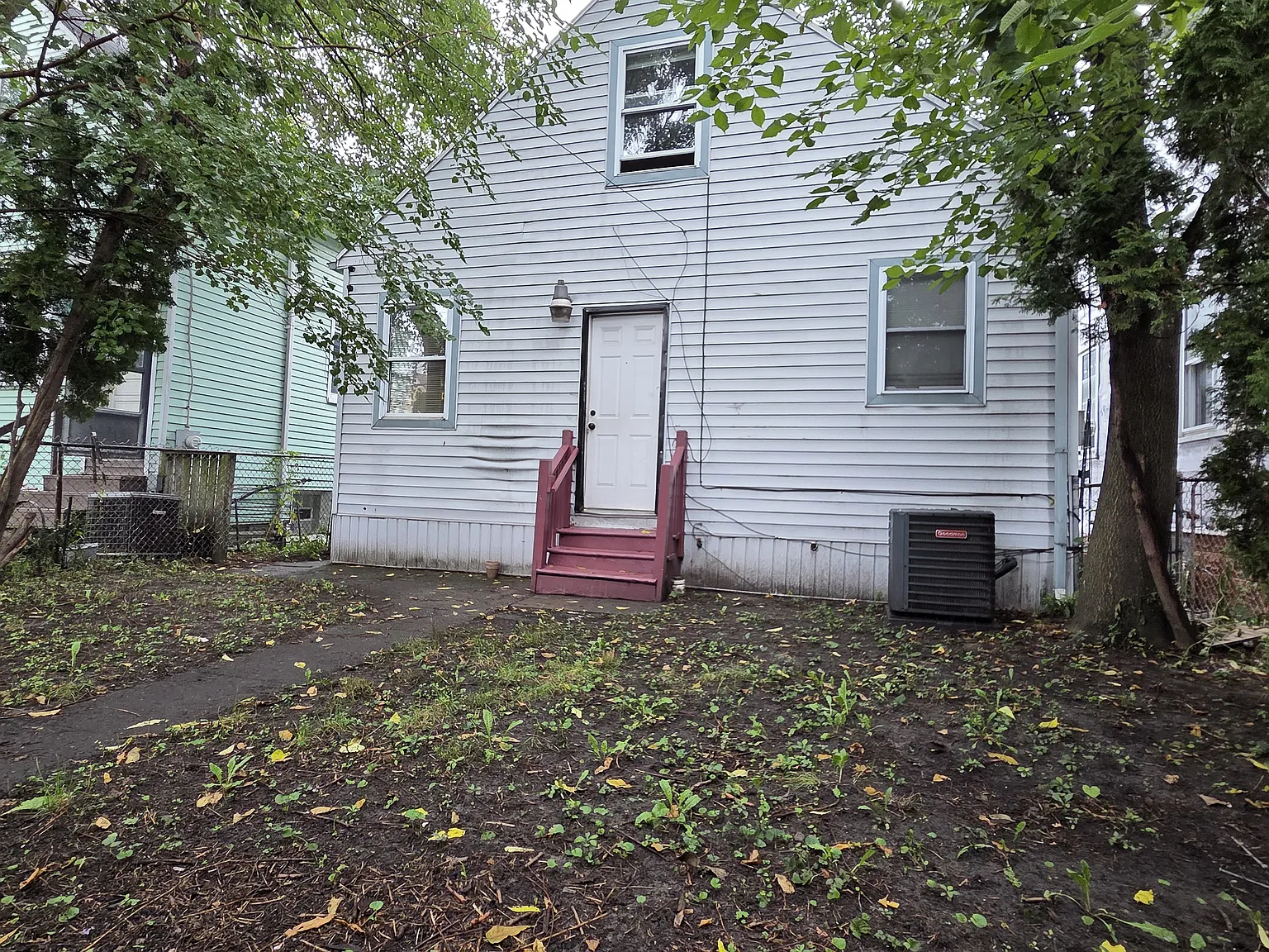 3 bed, 1400 sqft, $1,500 — Photo 2