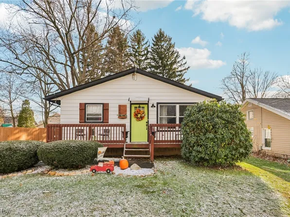 1240 Benton St, Barberton, OH 44203