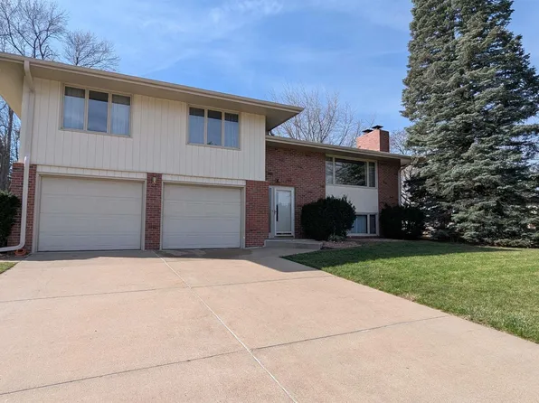 8001 Sandalwood Dr, Lincoln, NE 68510