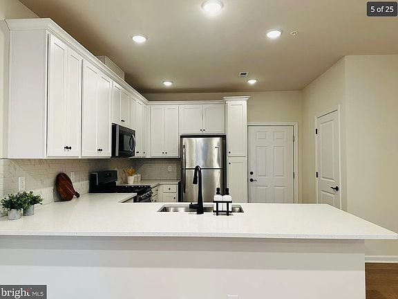 4th image of 701 Parker Blvd #701
