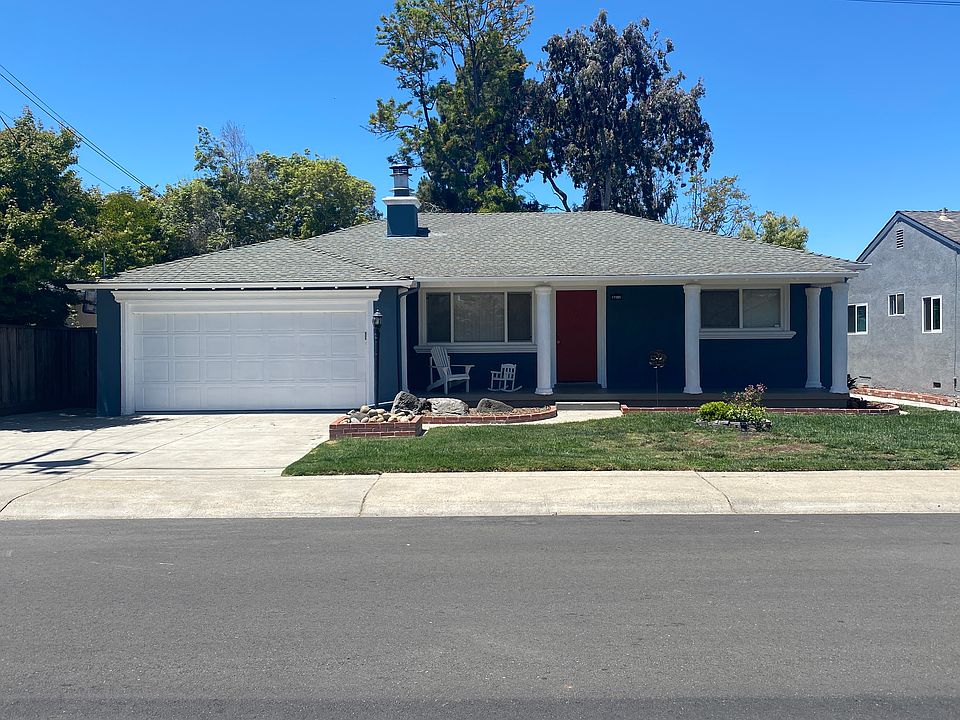 Welcome home!

Curb appeal for days. Newly painted exterior. Double-car garage (approx 15% of village homes have this huge space), three parking spots avalable on the driveway, and loads of street parking if you are entertaining.