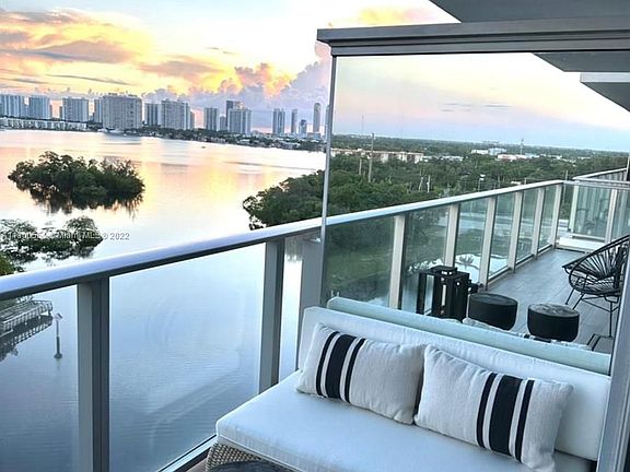 3rd image of 16385 Biscayne Blvd Unit 1006
