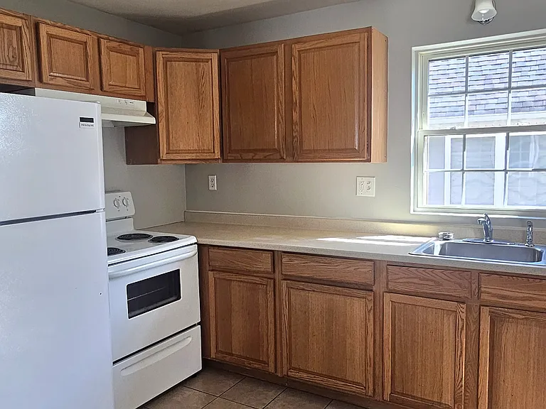 129 Main St #B2 — Photo 3