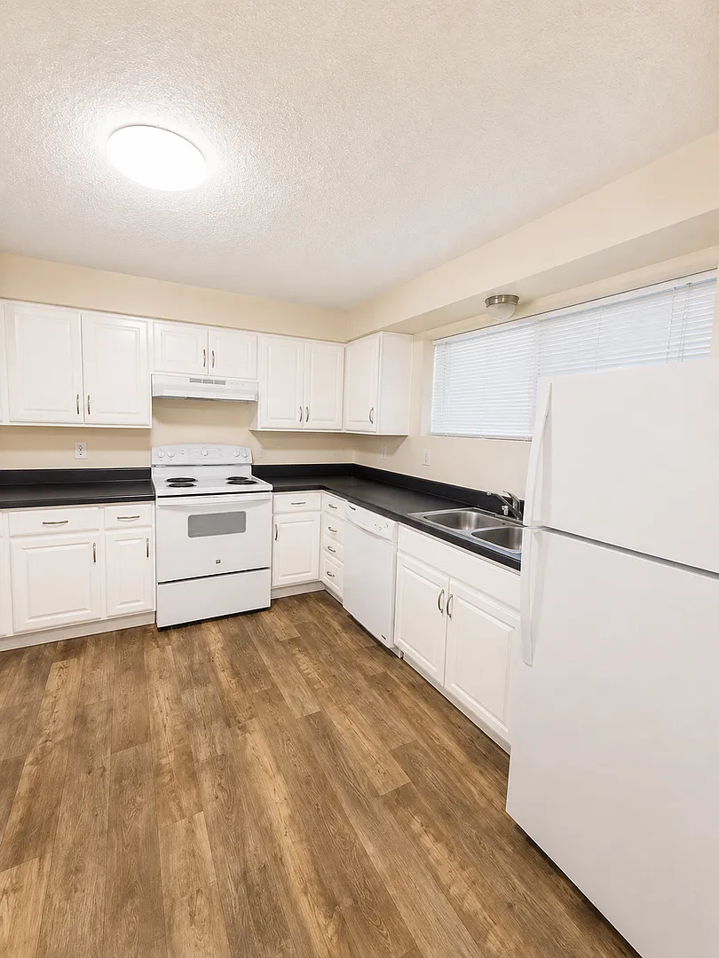 2BR/2BA across from EWU! — Photo 3