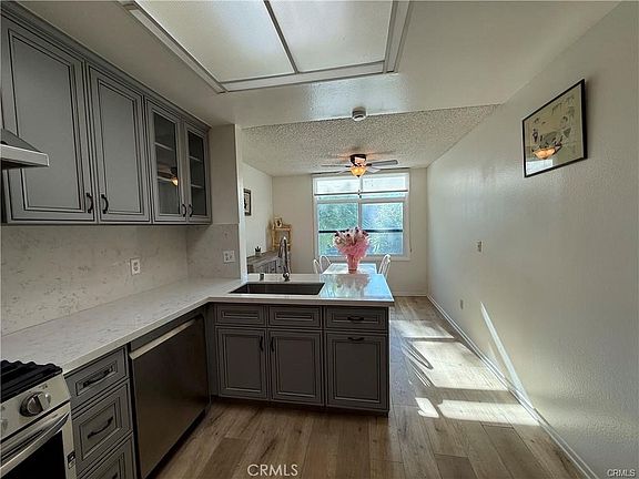 3rd image of 415 W Duarte Rd