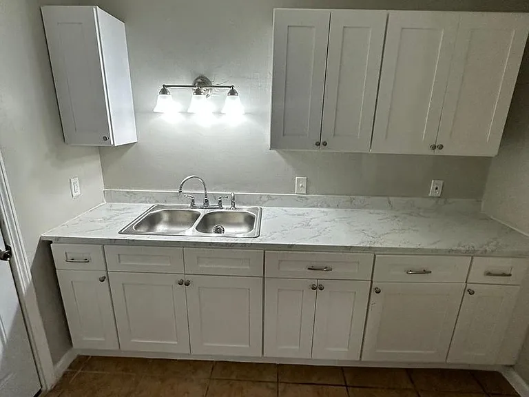 2851 Sophia St — Photo 19