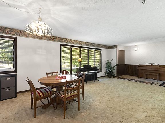 4th image of 217 Cassidy Dr