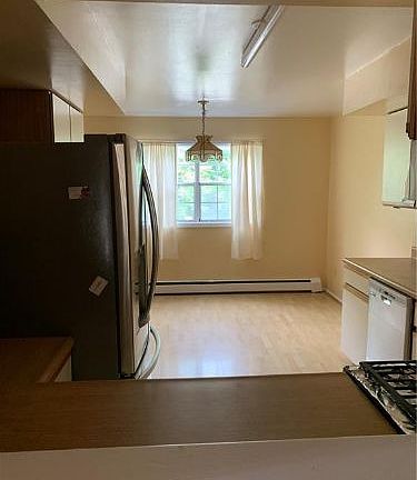 4th image of 75 Brookside Dr W