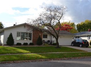 1290 Greenbrier Ln, North Tonawanda, NY 14120