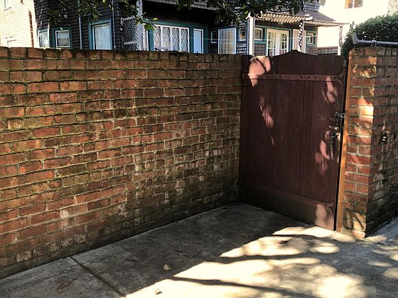 Lower unit: Courtyard interior
