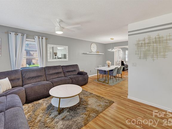 3rd image of 1704 Williams Cir