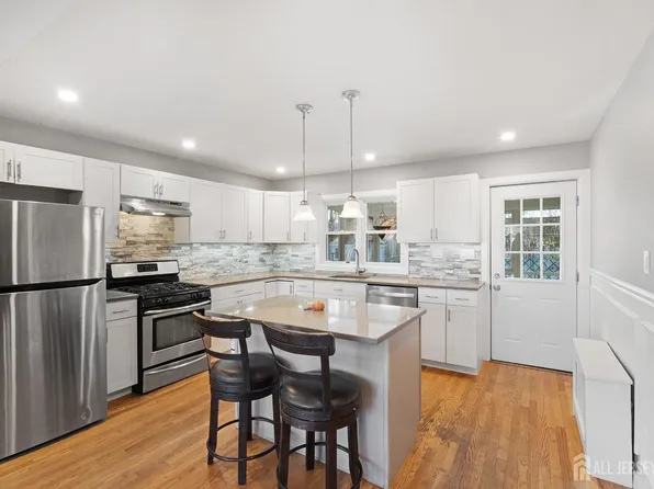 41 E Grant Ave, Colonia, NJ 07067