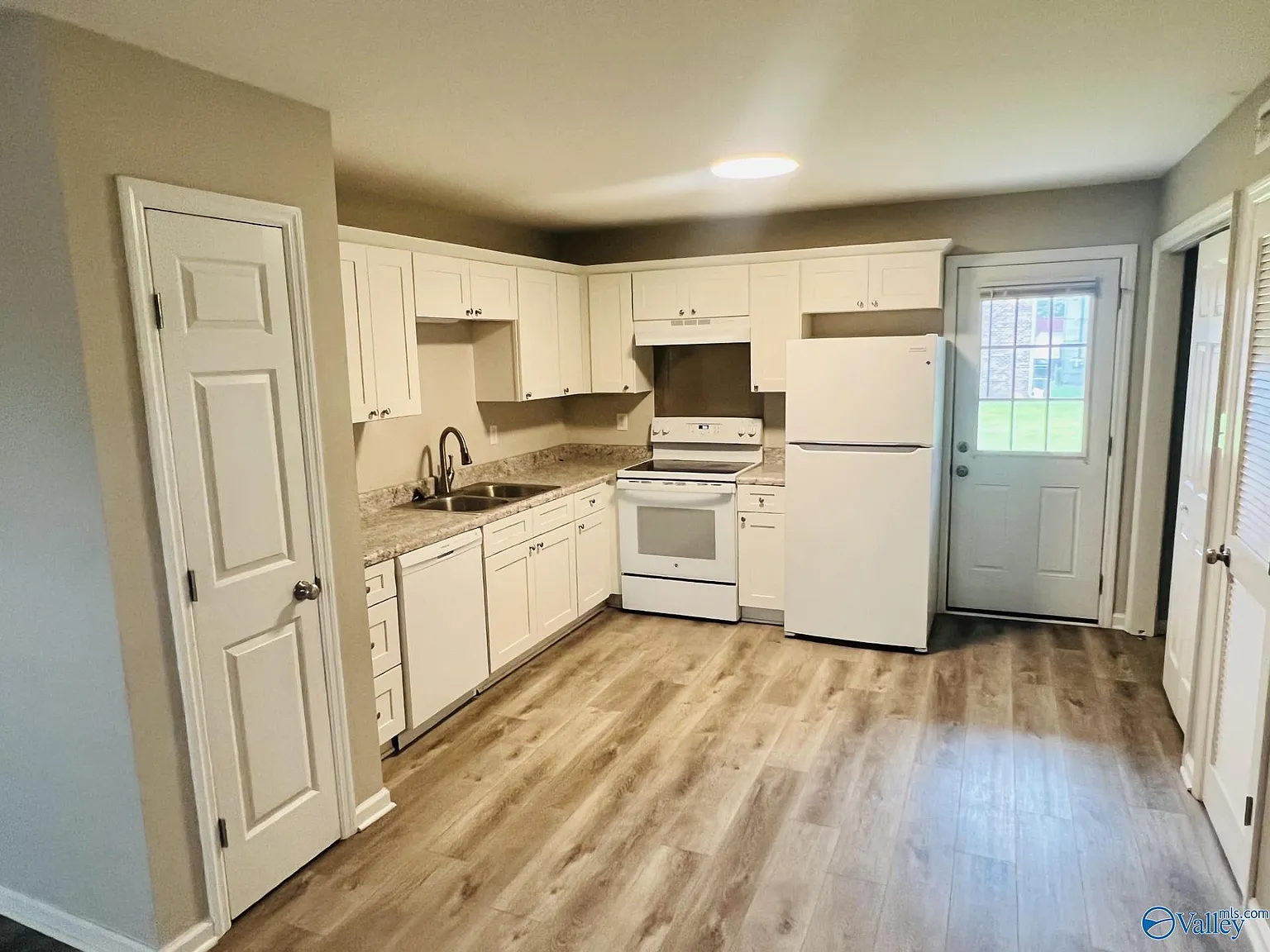 1807 Graymont Ln SW — Photo 4