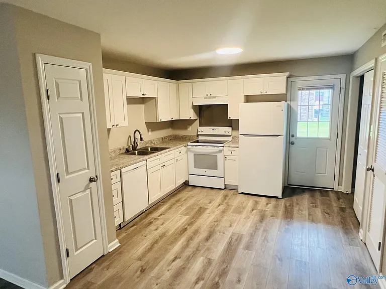 1870 Graymont Ln SW #B — Photo 4