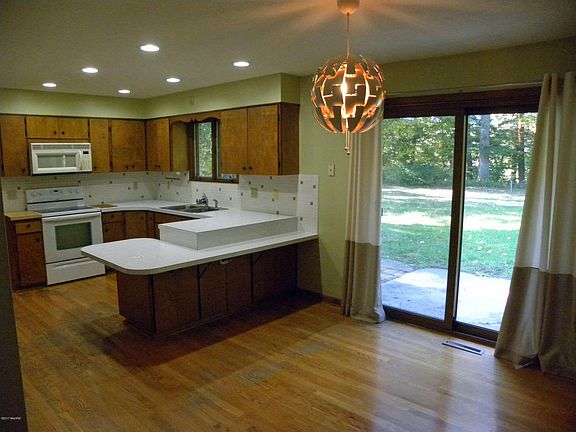 4th image of 3852 Windermere Dr