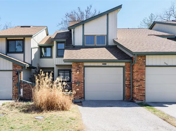 2034 Falling Brook Dr, Maryland Heights, MO 63043