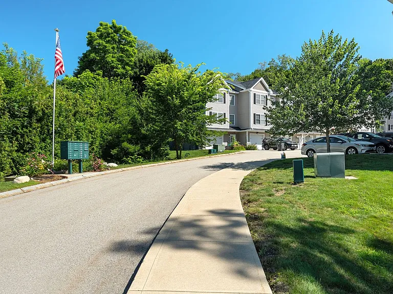 Jefferson Court — Photo 46