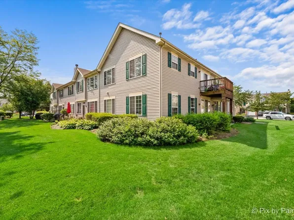 7410 Grandview Ct, Carpentersville, IL 60110