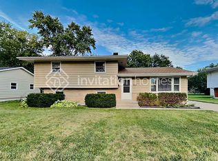 625 N Edgelawn Dr, Aurora, IL 60506