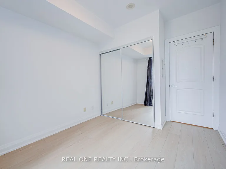 16 Harbour St #3511 — Photo 17