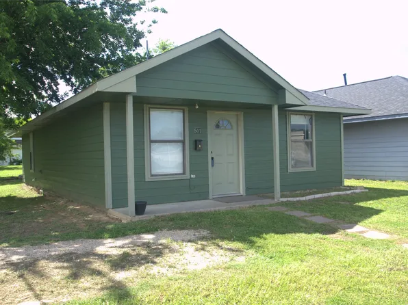 501 S 15th St, Honey Grove, TX 75446