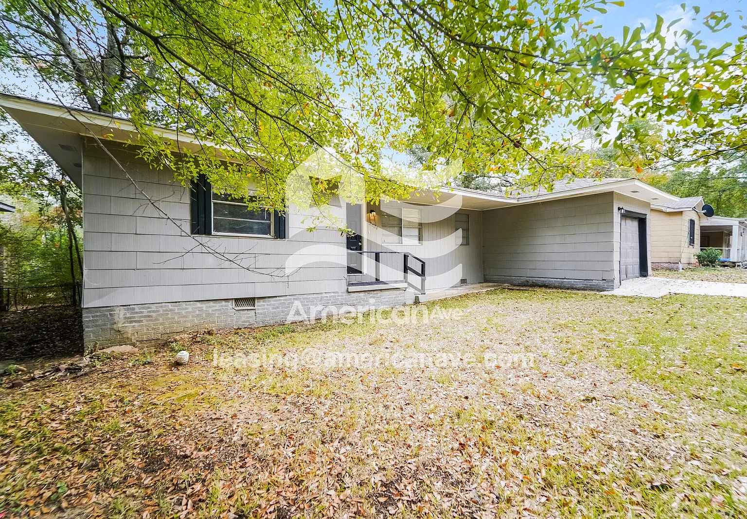 3 bed, 1.0 bath, 1183 sqft, $1,097 — Photo 2