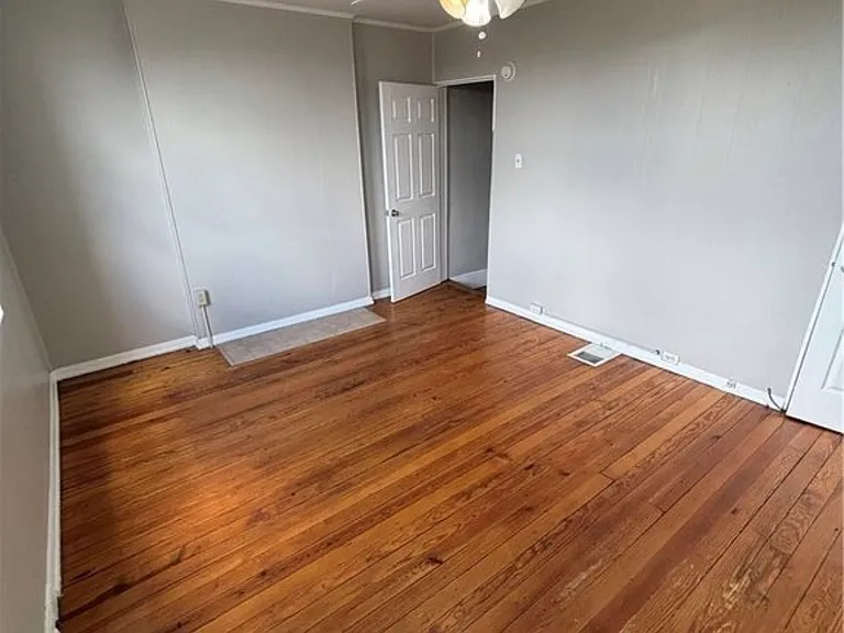 4243 Gladstone St — Photo 17