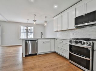 16 Forestedge Way, Manchester, NH 03102