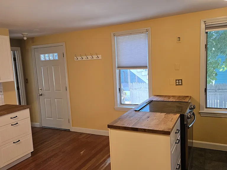 7 Cottage St — Photo 7