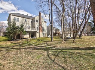 326 Gaines Ct SW, Leesburg, VA
