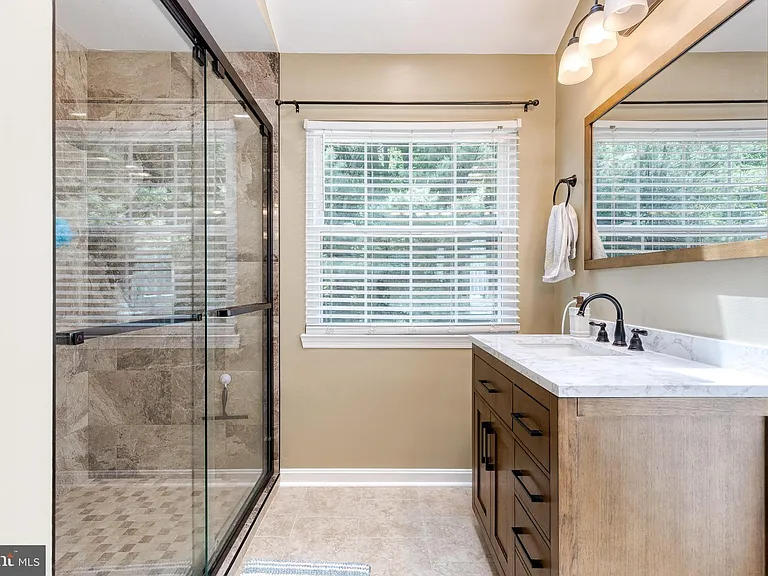 708 Leister Dr — Photo 15
